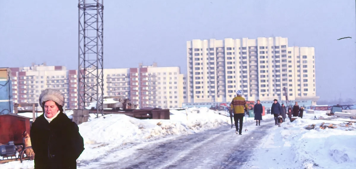 Schneespaziergang im Neubaugebiet Leningrad 1987
